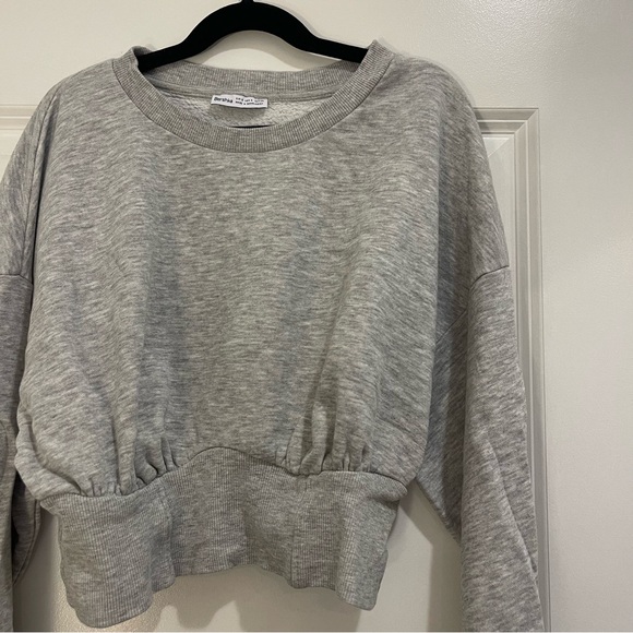 SIZE S | Women’s Cropped Gray Sweater/Sweatshirt - Picture 2 of 4